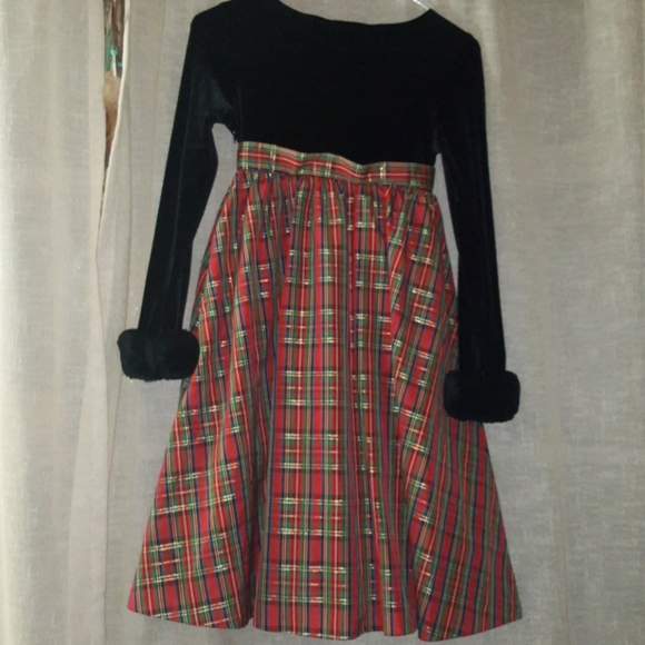 .Gree Dog size 8 Girls dress with fur cuffs - Picture 4 of 4